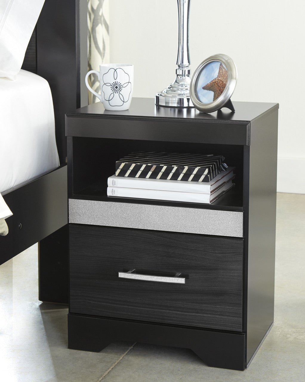 KARIZMA Black 20" Wide Nightstand with USB's