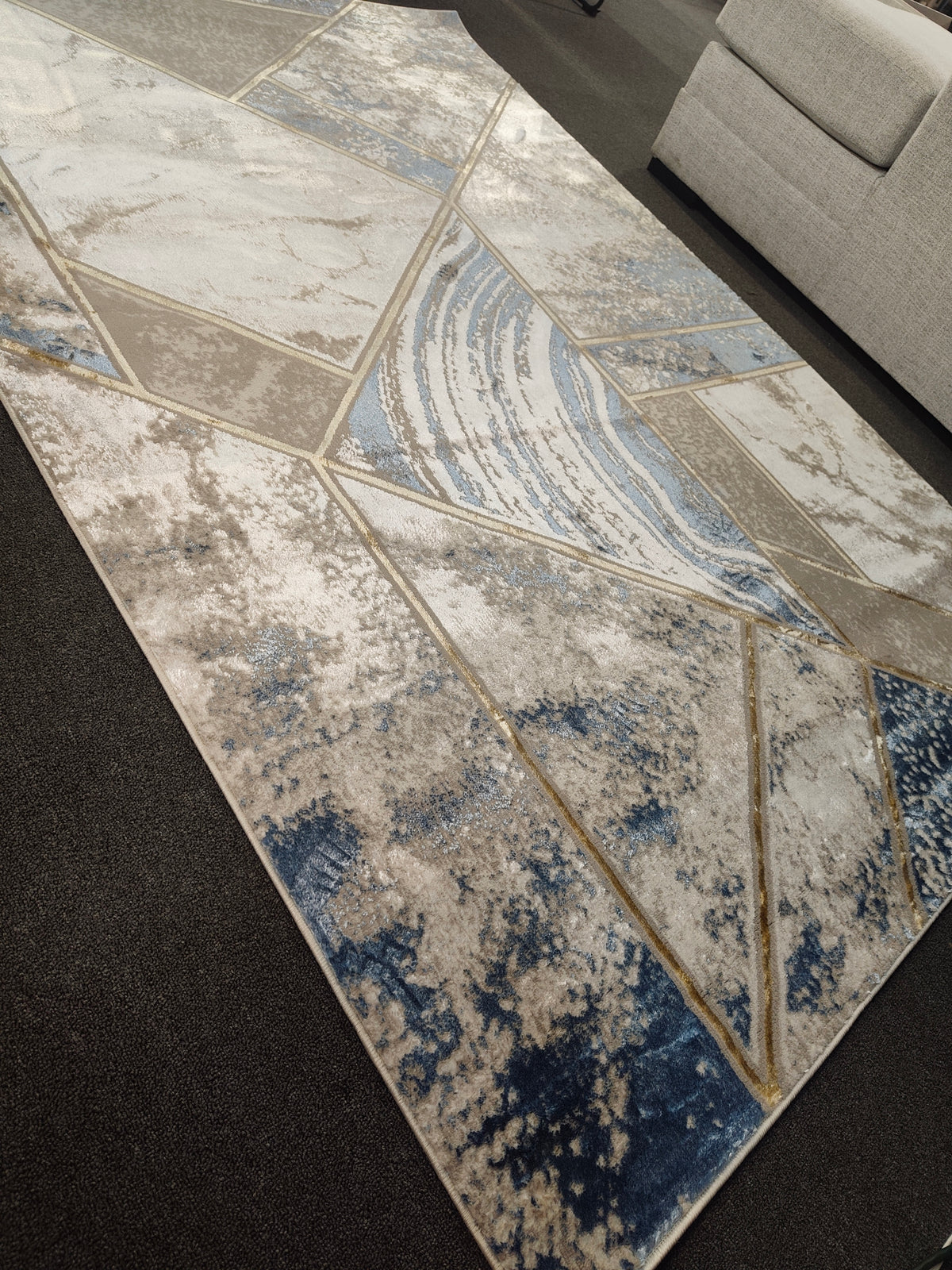 TUALTIN Blue & Cream 5' x 8' Area Rug