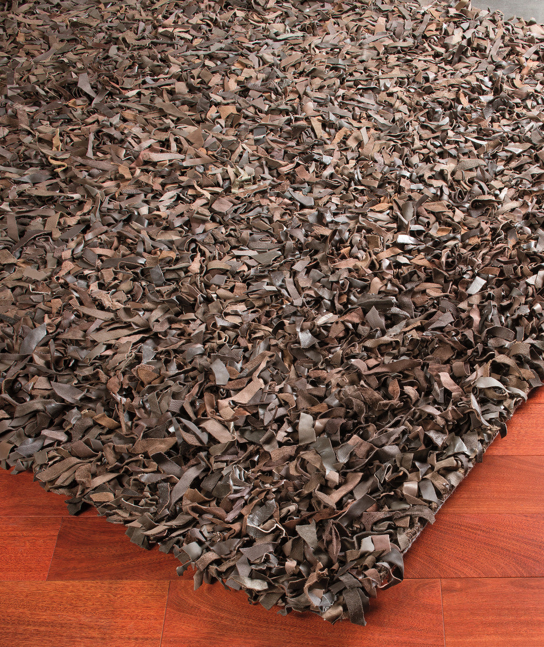 VAKERO Leather 8' x 10' Rug