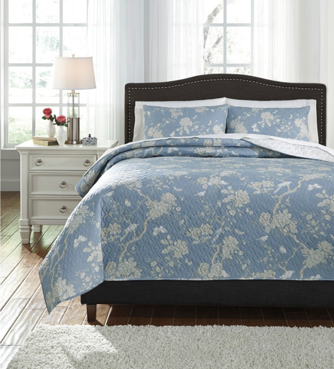 Delmore Blue/Beige Quilt Set