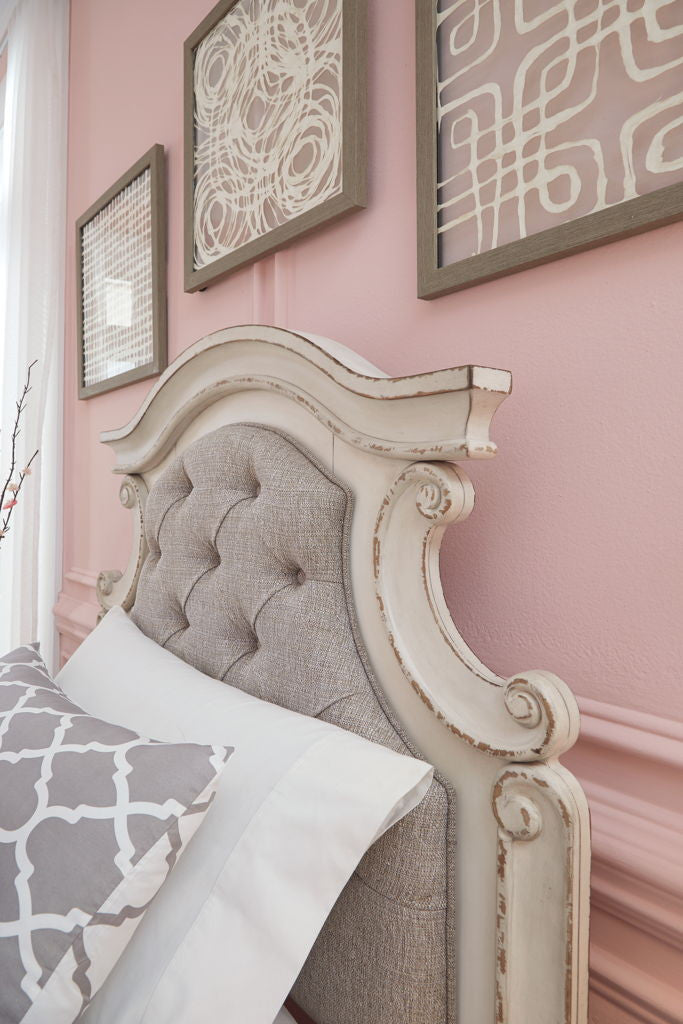 Realyn - Panel Bed