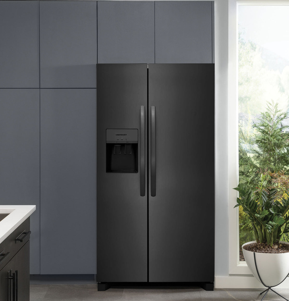 DOIZ S26 Black 26 Cu. Ft. 36" Standard Depth Side by Side Refrigerator with Icemaker