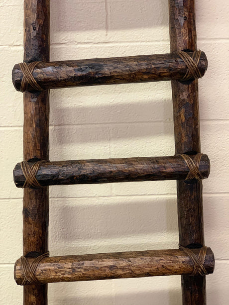PUEBLO 6 Foot Accent Ladder