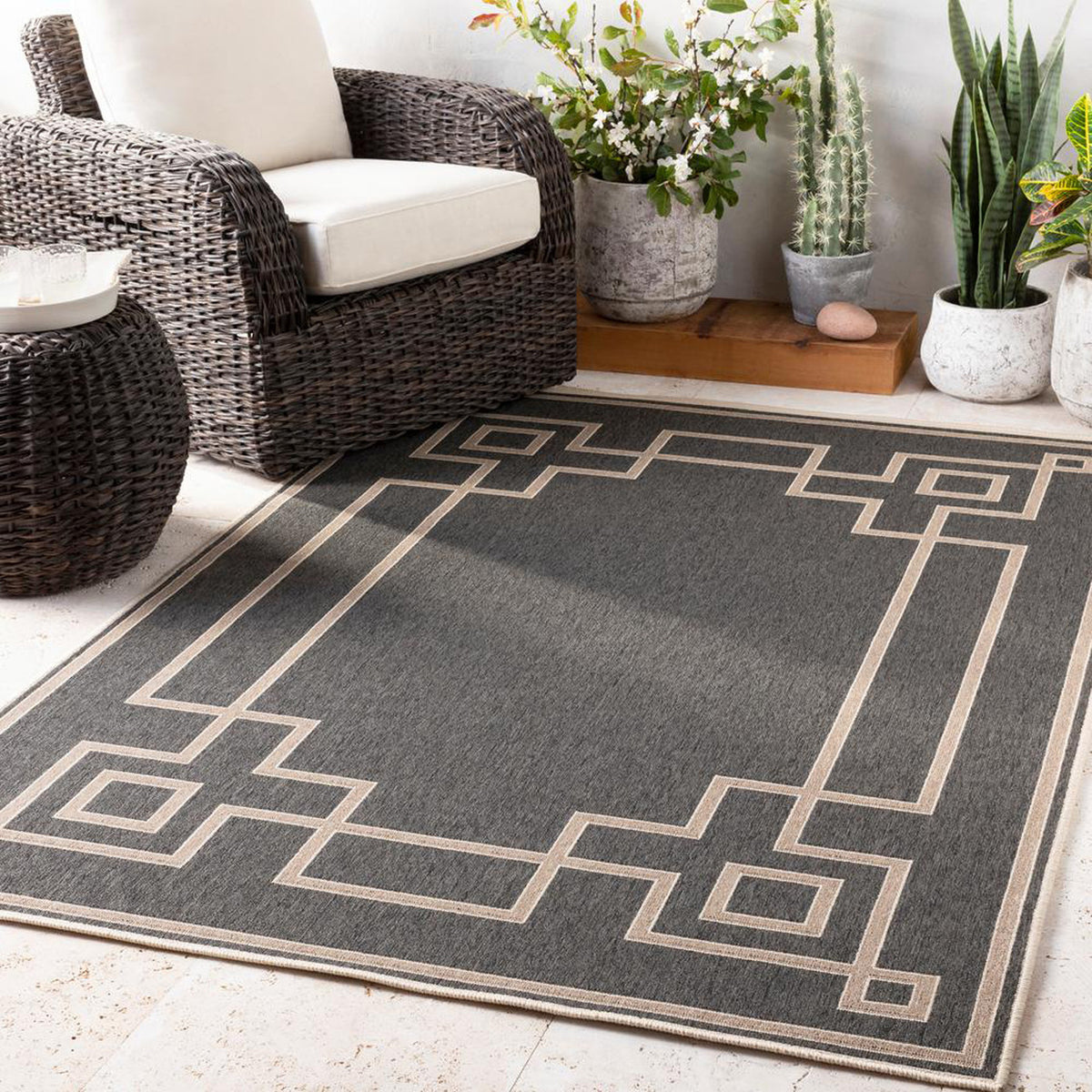 Rania Black 5'3" Round Rug (Indoor/Outdoor)