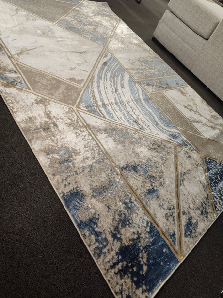 TUALTIN Blue & Cream 5' x 8' Area Rug