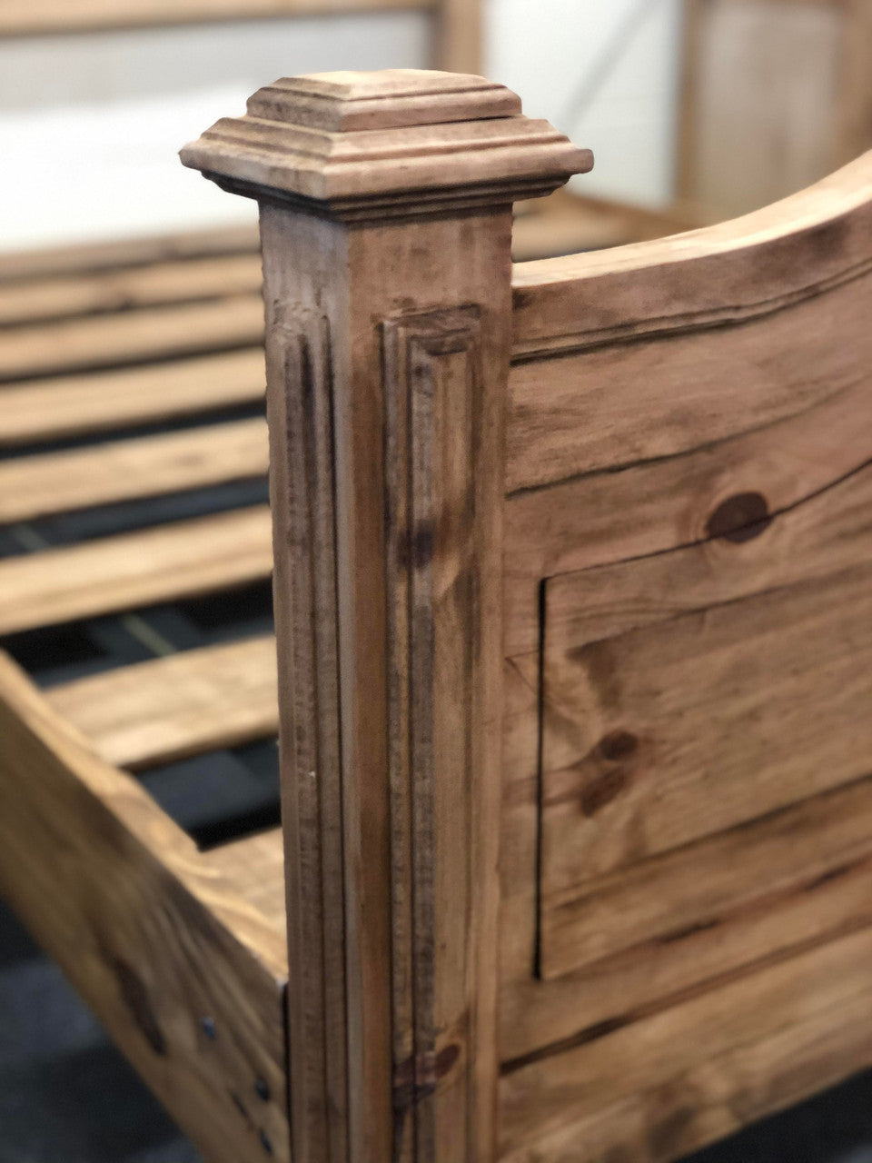 COLIMA Pine Platform Post Bed