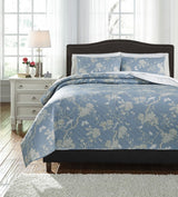 Delmore Blue/Beige  Quilt Set